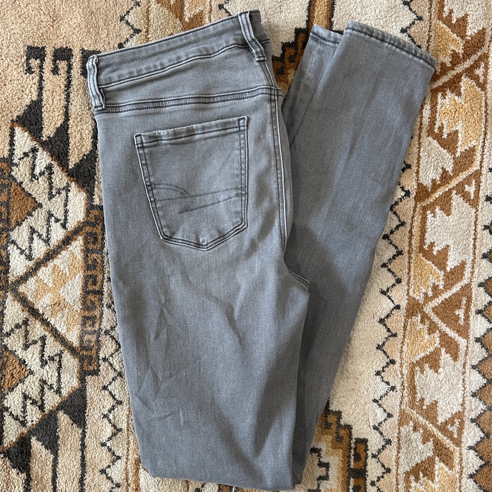 American Eagle Outfitters Gray Ripped Skinny Jeans - Picture 4 of 4